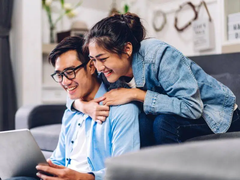 Couple looking at a laptop together after egg or embryo freezing