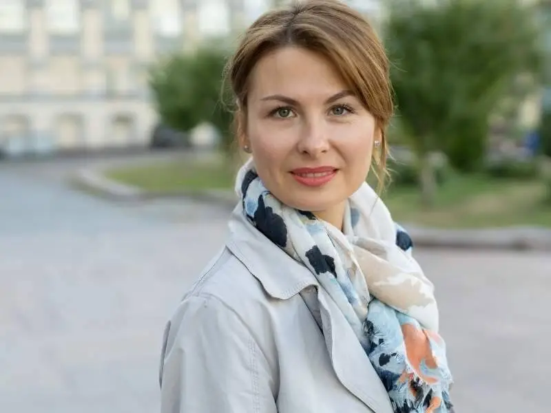 Woman outdoors representing endometrial receptivity testing and fertility treatment