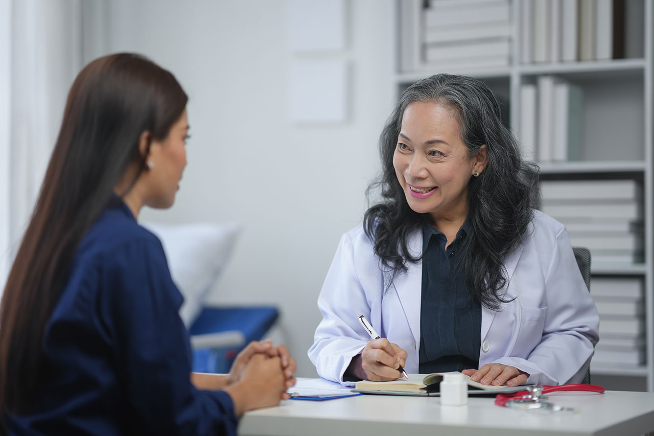 A woman speaks to a doctor while looking for the best fertility clinic in Philadelphia